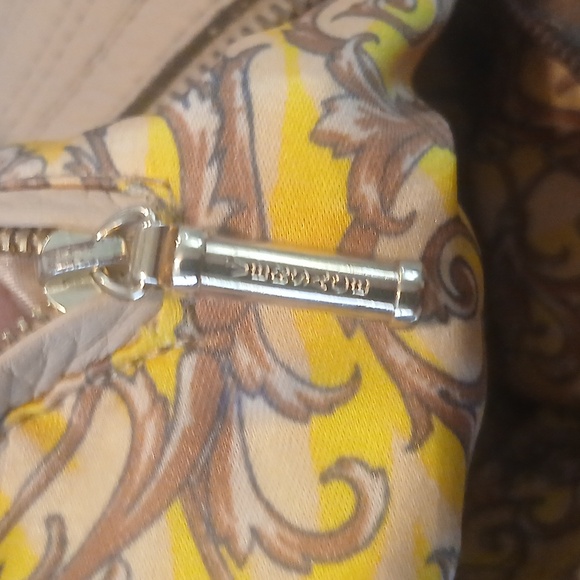 Versace Tan Shoulder Bag - Picture 15 of 16